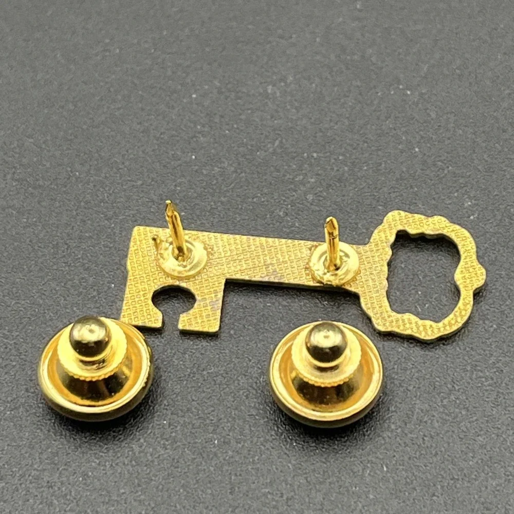 Key To The State Of‎ Michigan Gold Tone Lapel Hat Pin